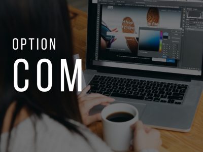 En com, on boit du café.